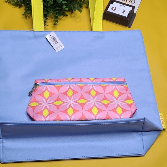 NWT CLINIQUE REVERSIBLE BLUE BAG AND POUCH SET - Picture 2 of 7